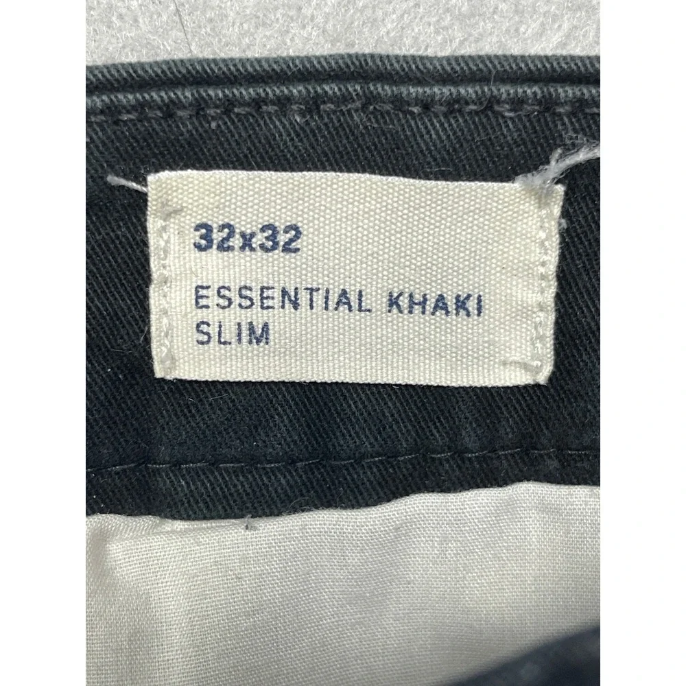 GAP essential khaki